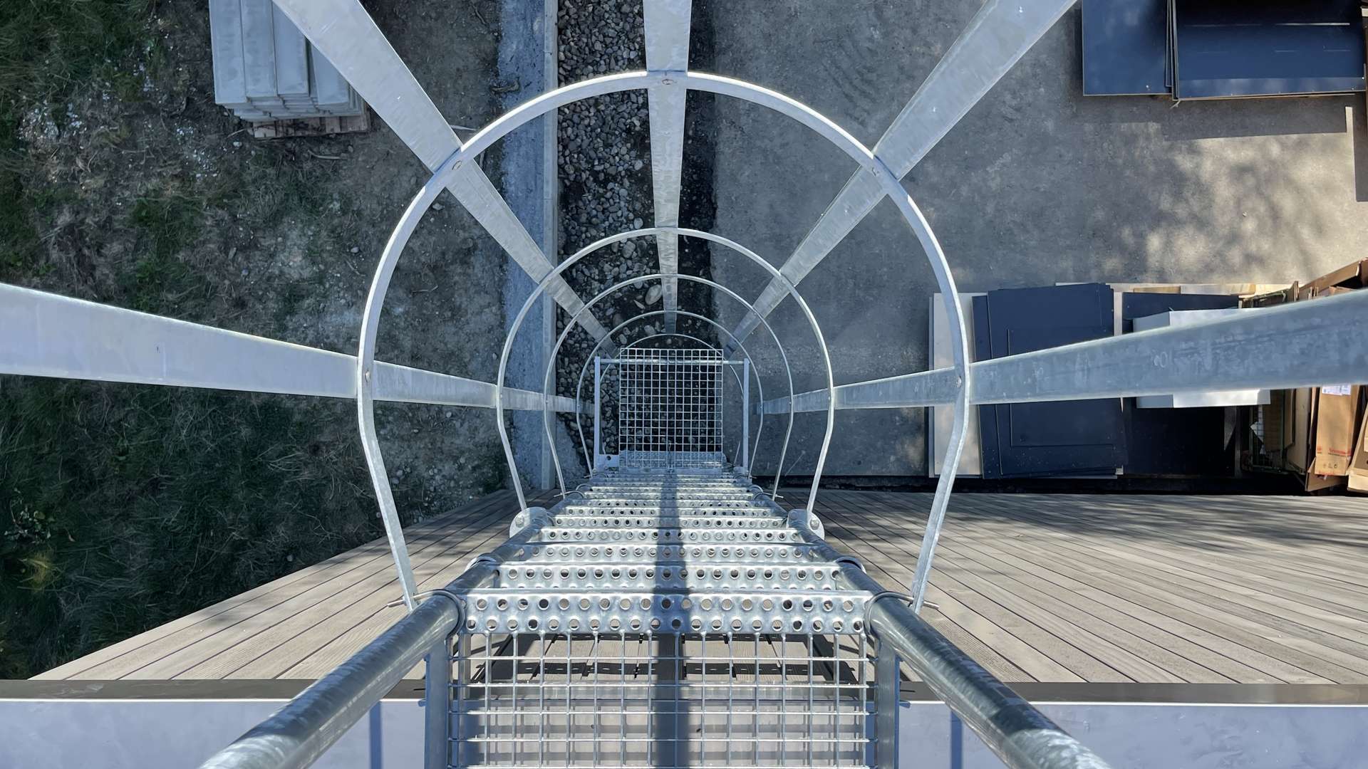 Échelles de sécurité autoportantes