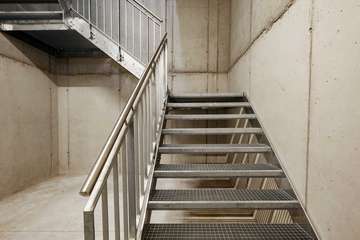 Cages d’escaliers conformes aux prescriptions de sécurité