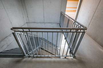 Cages d’escaliers conformes aux prescriptions de sécurité