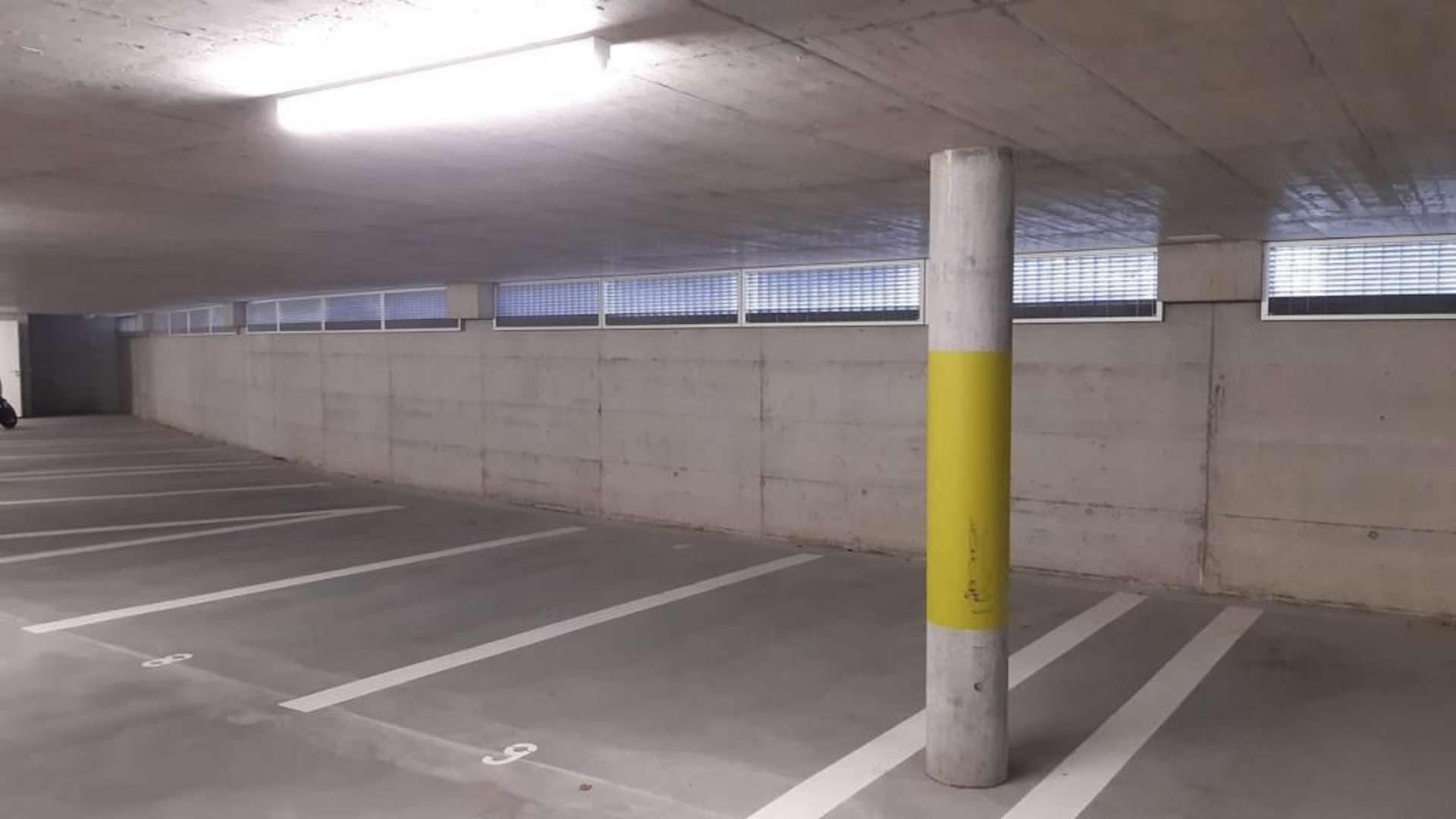 Garage sotterraneo a Kirchleerau