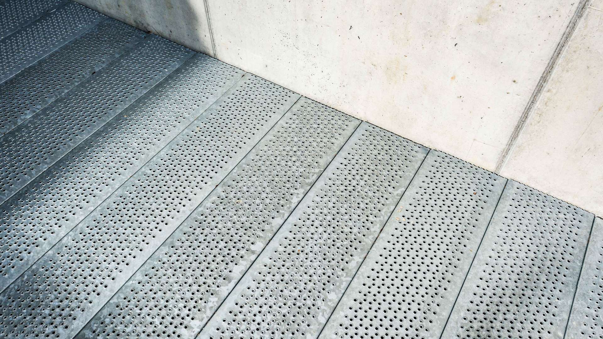 sprich_blechprofilrost-typ-fire-bkw-sorvilier_2025_gallery_nr04