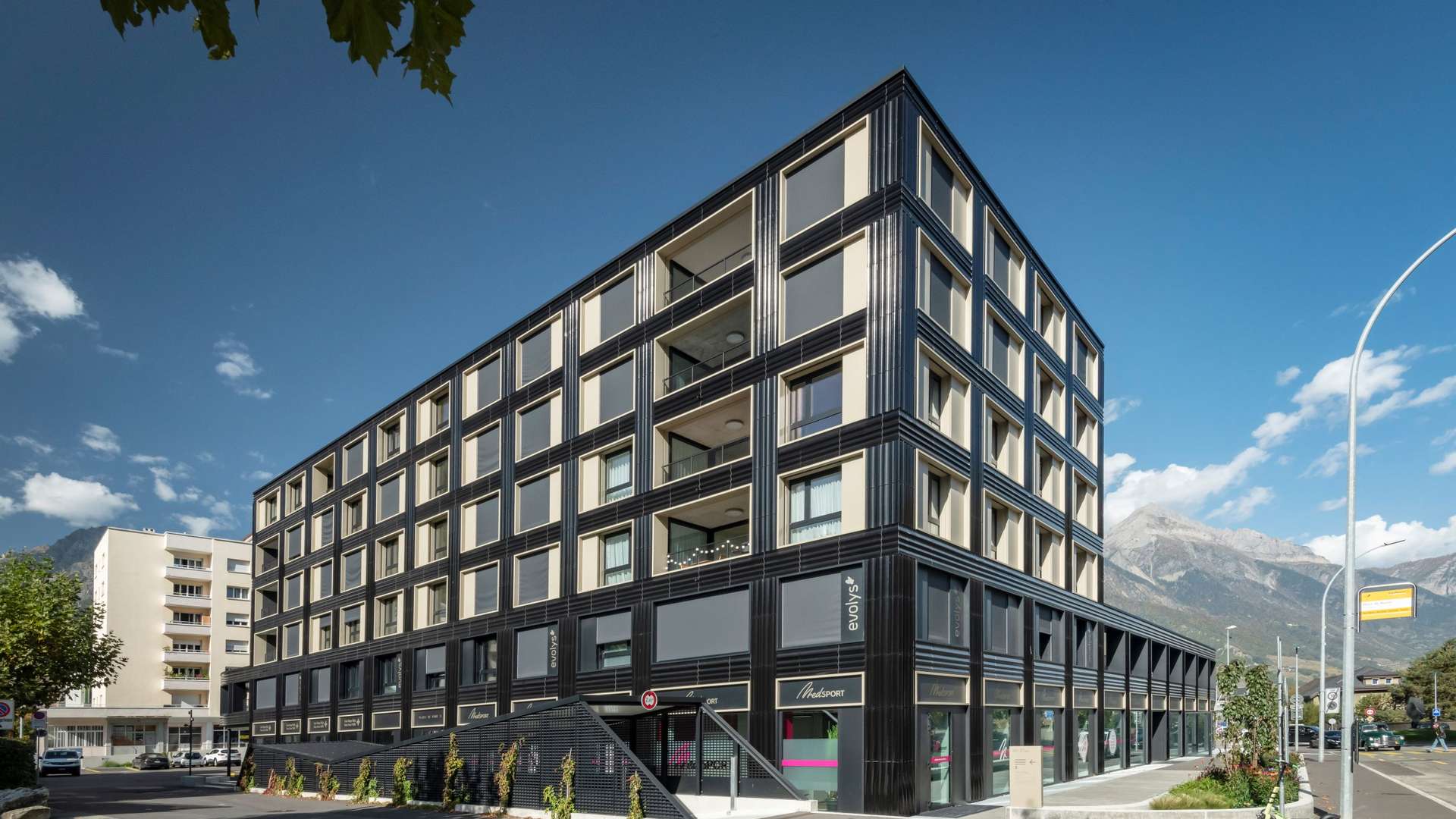 sprich_lamellenrost-fassade-martigny_2025_gallery_nr01