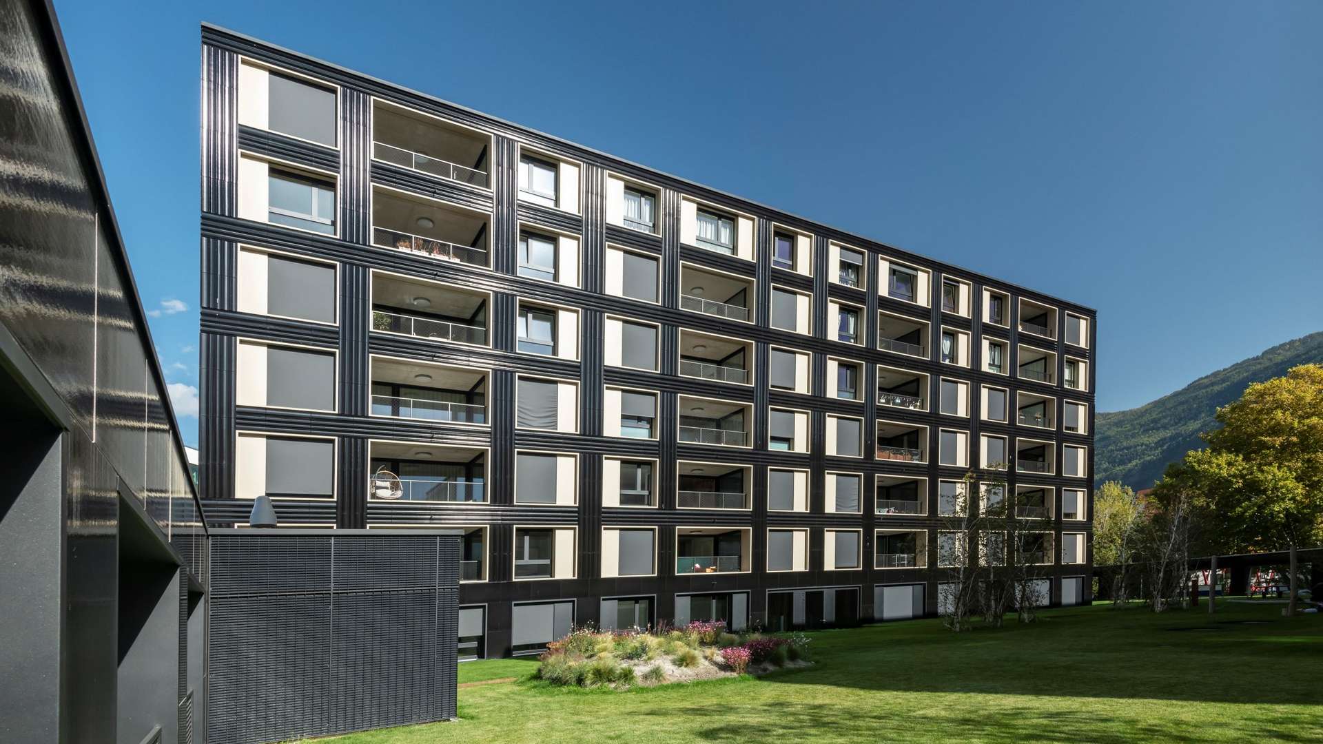 sprich_lamellenrost-fassade-martigny_2025_gallery_nr02