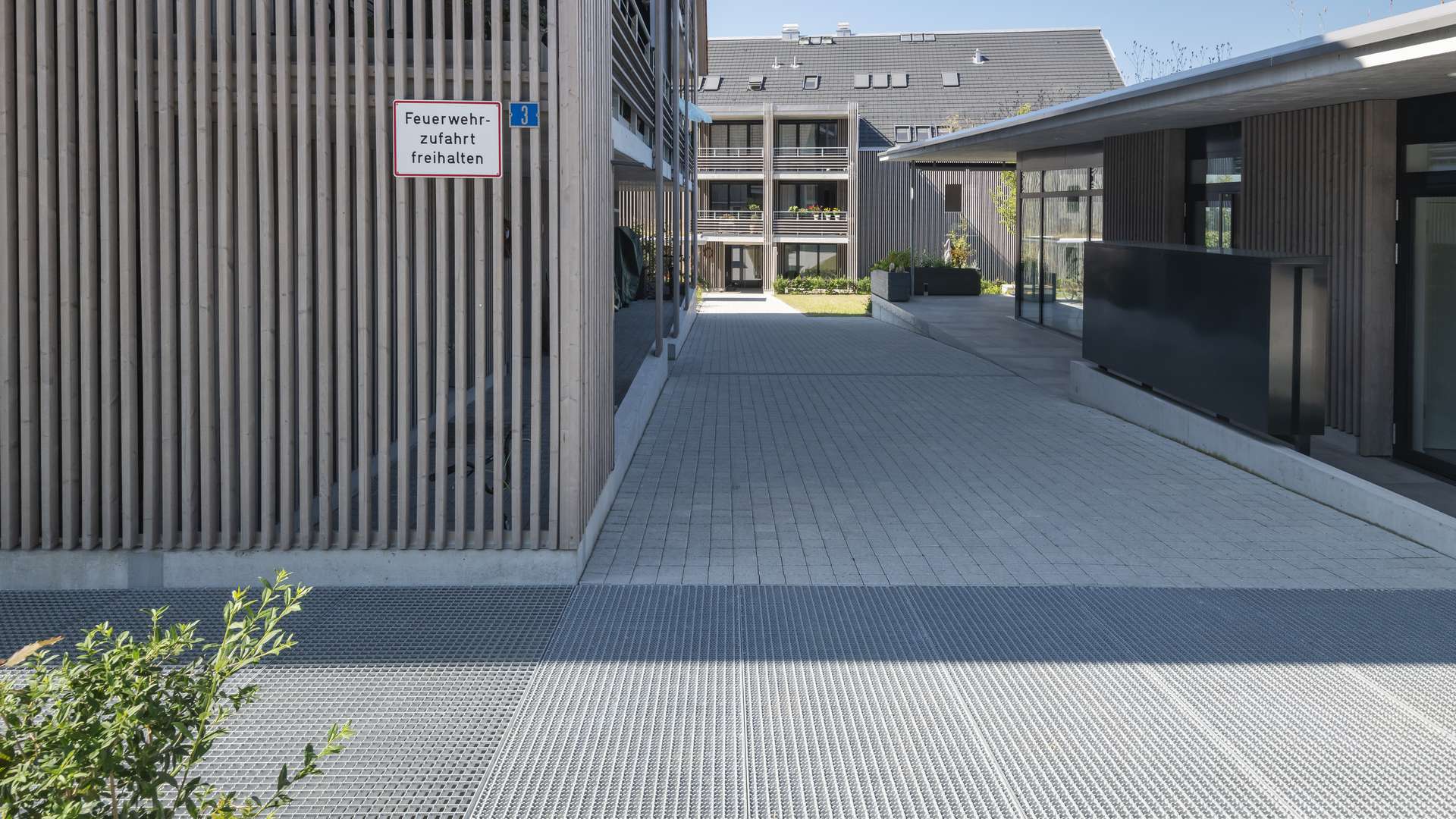 sprich_referenz_pressroste_feuerwehrzufahrt_hausen-am-albis_header_nr01_2025