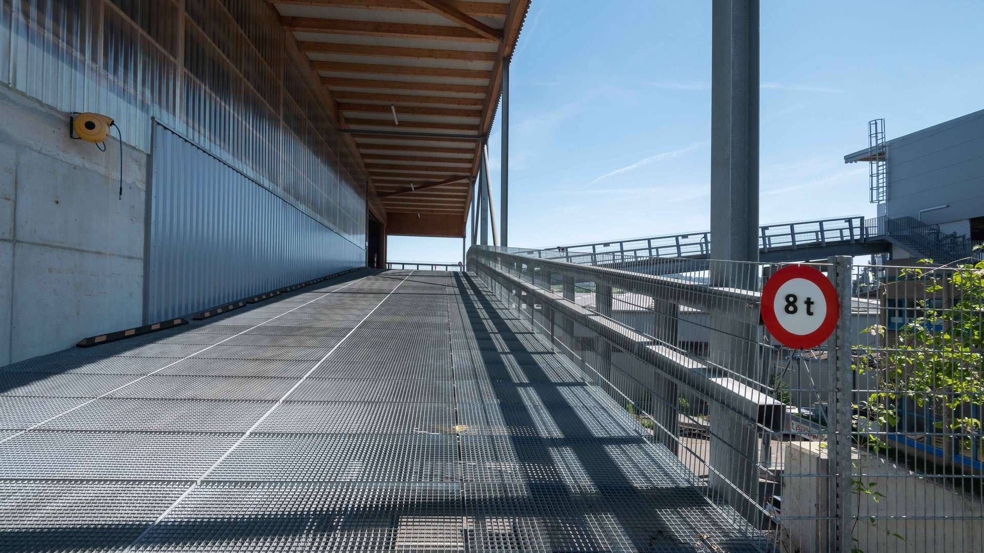 sprich_referenz_pressroste_rampe_birmensdorf_header_nr01_2025