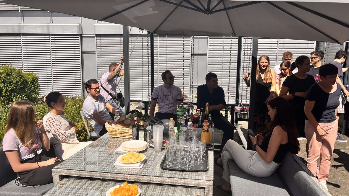 sprich_news_mitarbeiter_terassenopening_Delia_Durrer_Gallery-4