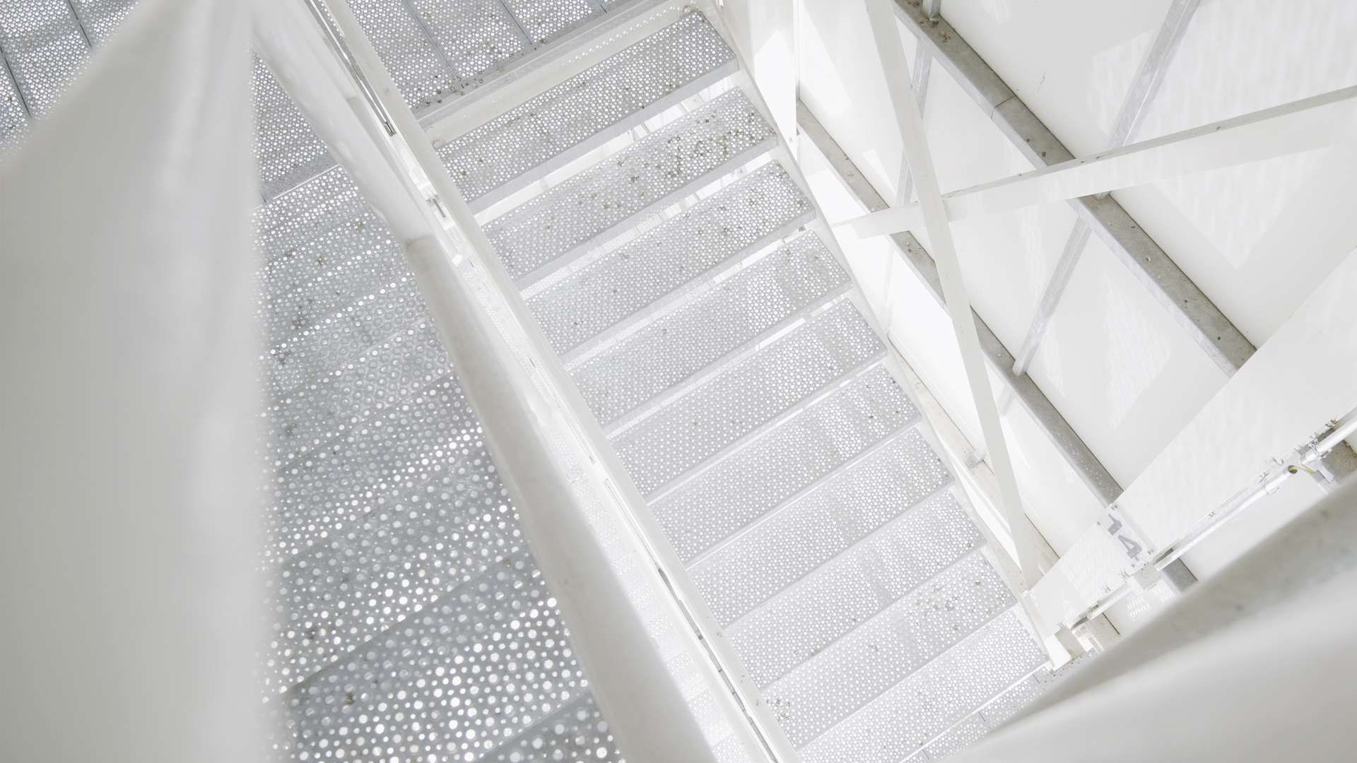 Blechprofilroste_Offshore_Treppenhaus (6)