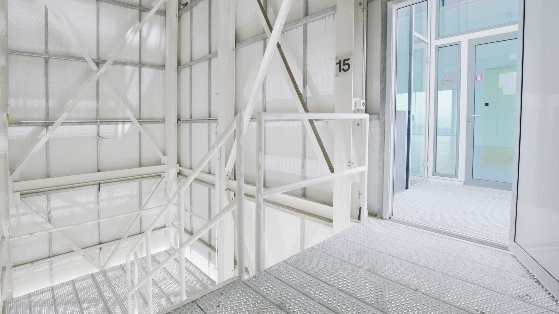 Blechprofilroste_Offshore_Treppenhaus (7)