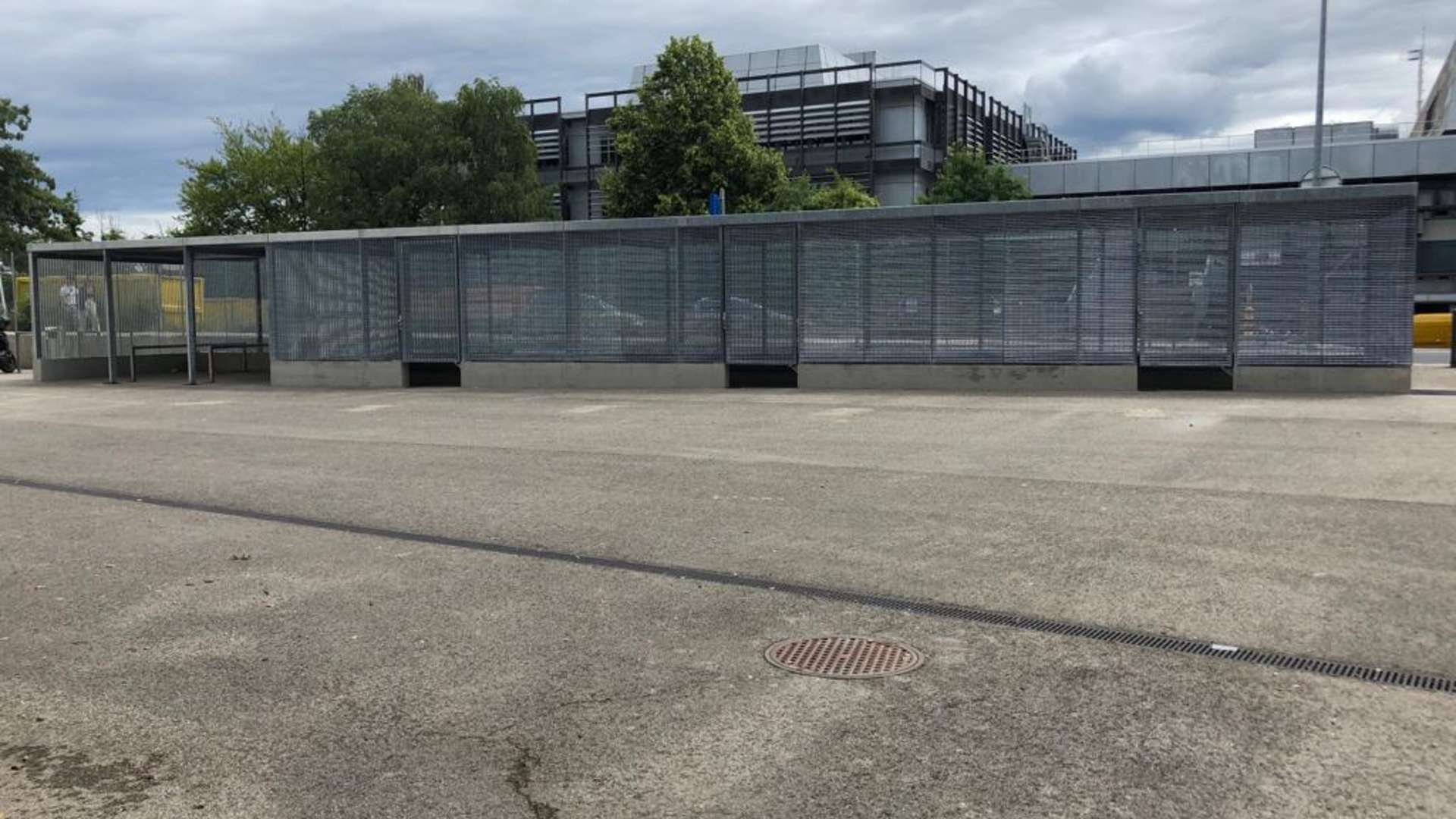 Lamellenroste_Fahrradunterstand_Genf (2)
