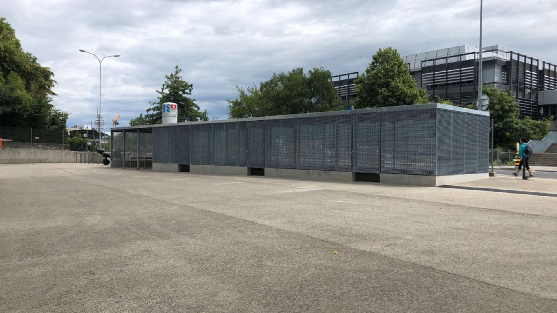 Lamellenroste_Fahrradunterstand_Genf (3)