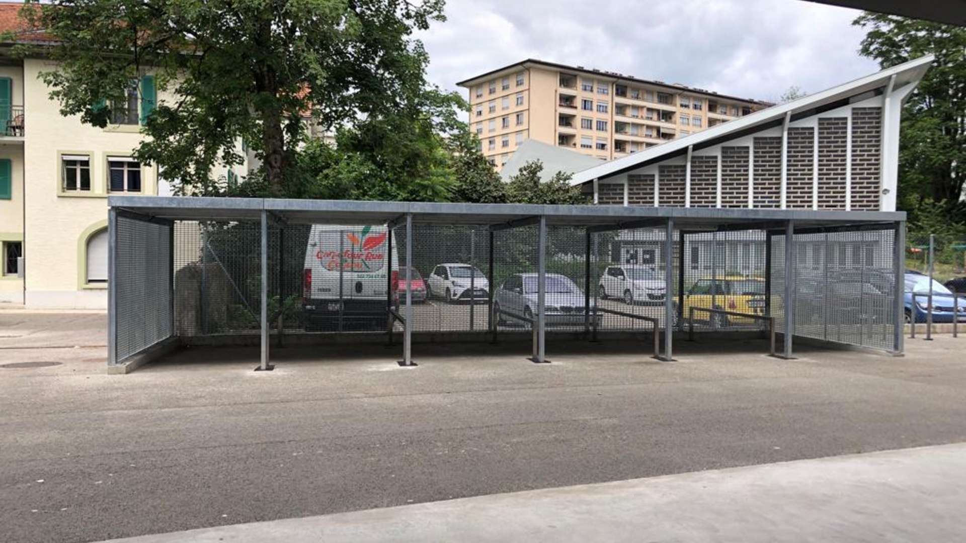 Lamellenroste_Fahrradunterstand_Genf (4)