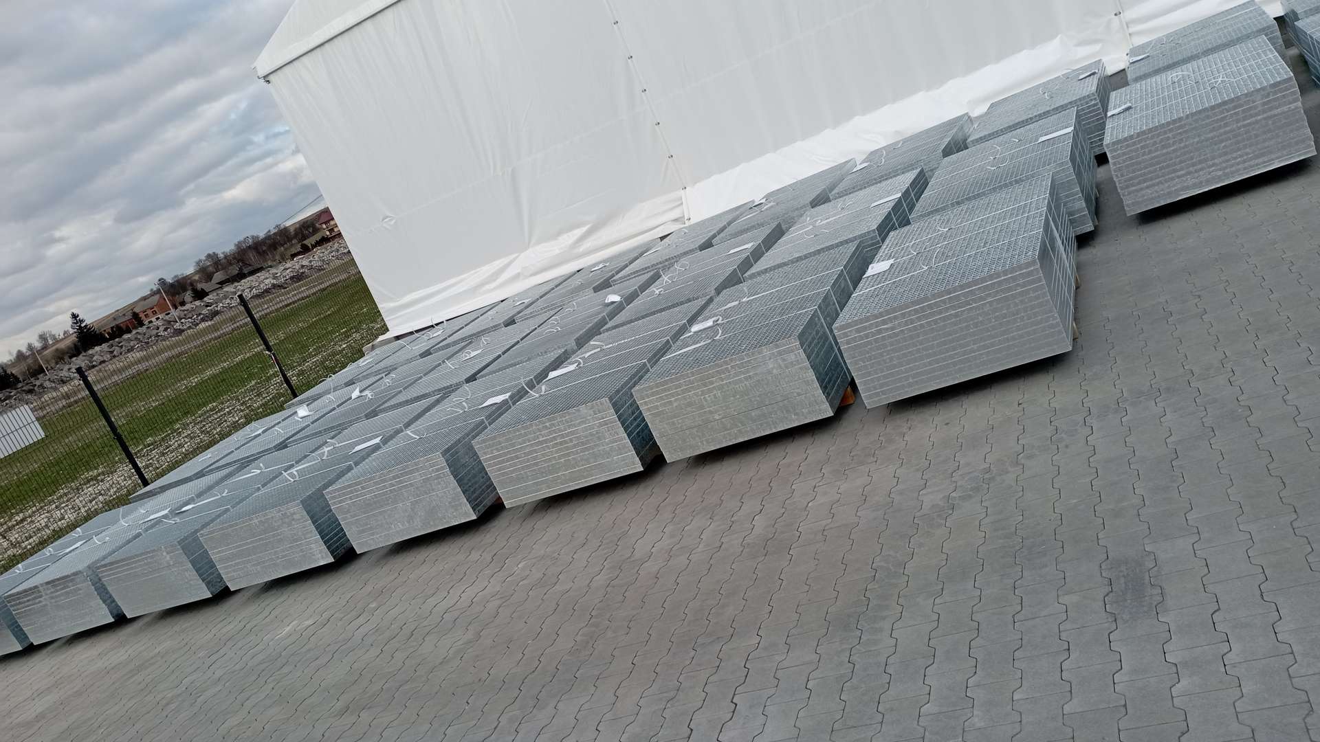 Pressroste_Adiwatt_Photovoltaikanlage (2)
