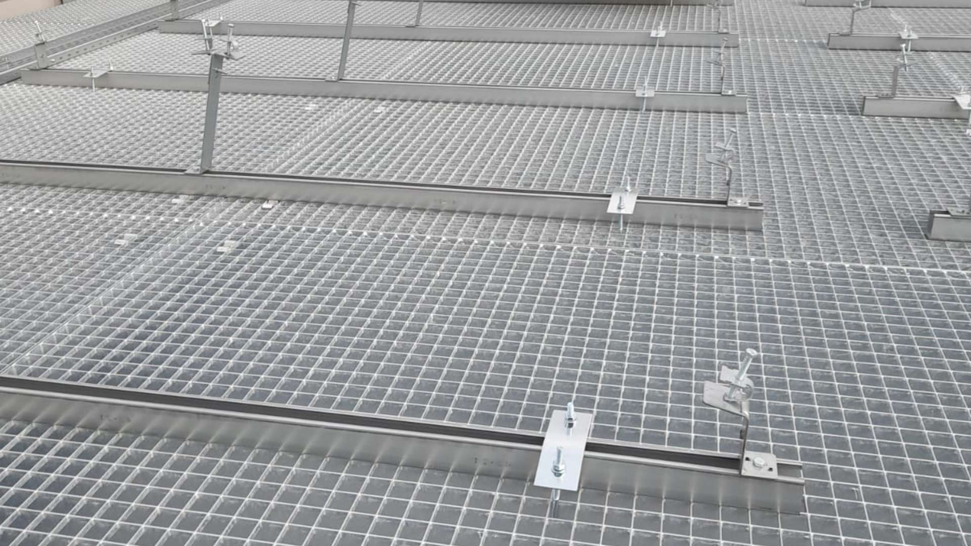 Pressroste_Adiwatt_Photovoltaikanlage (7)