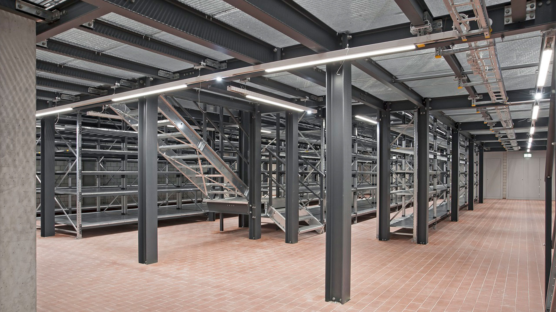 Pressrost_Lagerbühne_Fachbodenregal_Merbag_AG_Schlieren_8